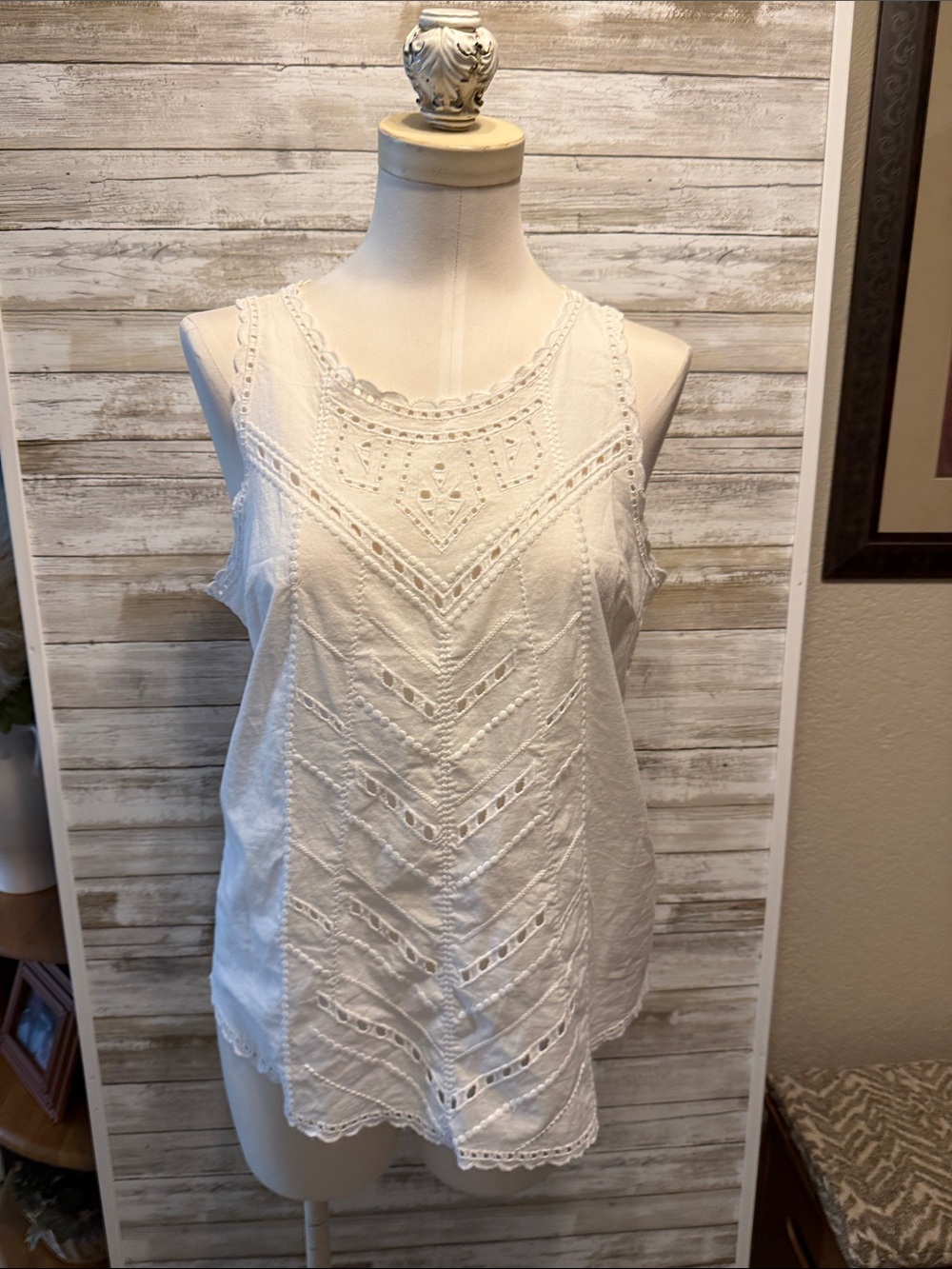 GAP White Eyelet Crochet Tank Top